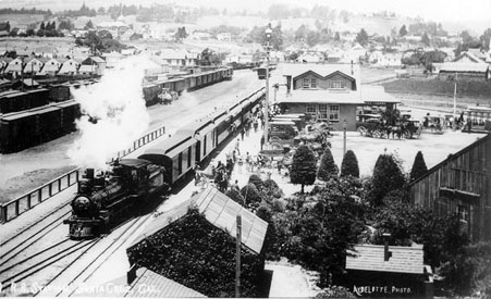 South Pacific Coast Locomotive No. 20 at Santa Cruz Union Depot, 1898, courtesy Santa Cruz Public Libraries